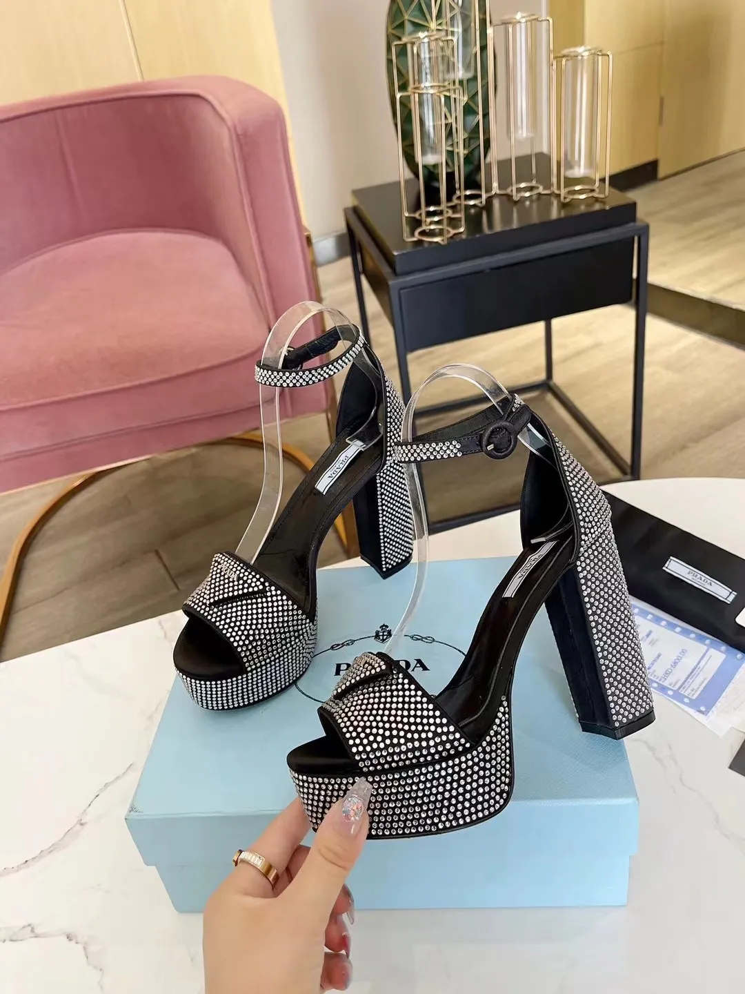 👟👟Ex-factory price 600👟👟 (imitation leather bottom-20) 👉New arrival👈Remove the original board and make a 1:1 replica‼ ️The highest version ✅ Prada's early spring catwalk hot style 😘The latest spring model Thick heel water platform rhinestone series (genuine leather outsole) (simulated leather sole) A must-have for goddesses The upper and the feet are super beautiful 👉The upper is made of imported open-edge beaded cowhide, soft and textured, lining + foot pads, imported sheepskin, breathable and comfortable, private model water platform, heel platform 3.5M, heel height 11.5M Code number 35M-39M (34 40 414243 (custom-made, non-refundable and non-exchangeable)